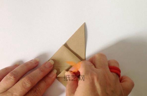 Tutorial on how to make origami rabbit lantern hangings for Lantern Festival