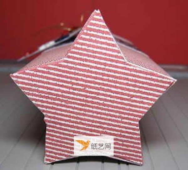 Make beautiful star-shaped gift boxes using cardboard