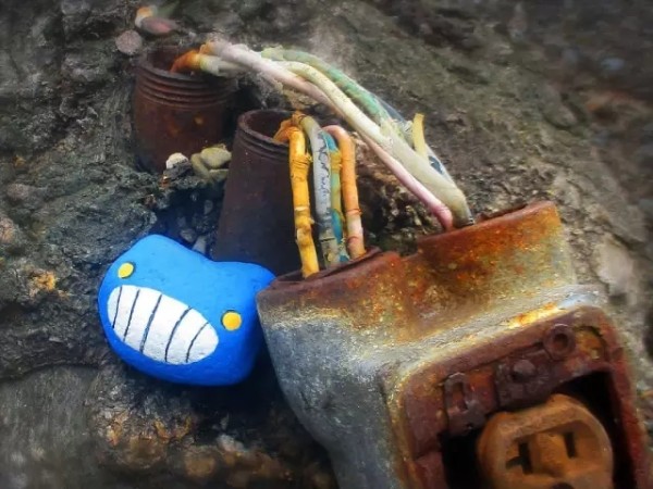 Turn waste into treasure, every little stone on the roadside can be turned into a little monster!