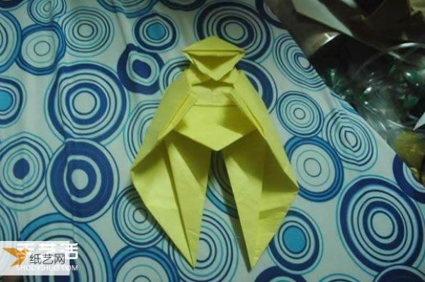 Illustrated tutorial on how to fold paper Maitreya Buddha