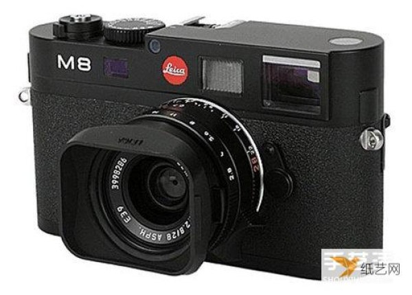 A classic again: LEGO version of the Leica M8 camera model in white