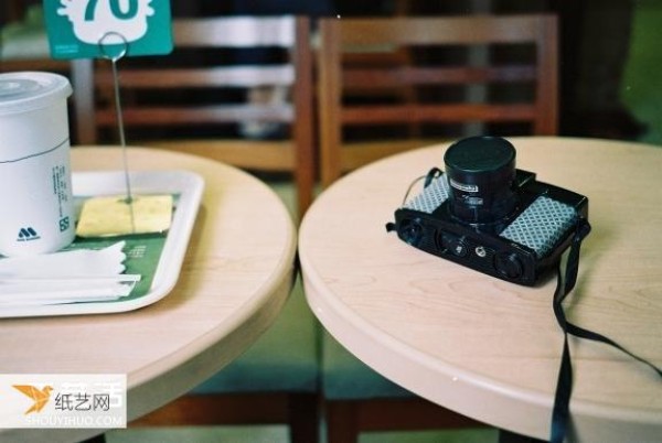 Renovate and renovate old cameras. How to use tape to transform a personalized camera.