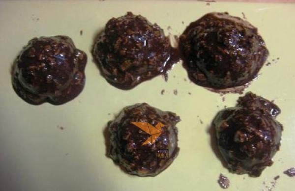 Tutorial on how to make delicious Ferrero Rocher chocolate with ultra-light clay