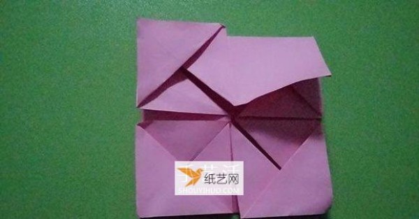 Four-step illustration of folding an octagonal flower basket using origami