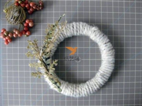 Creative DIY tutorial for turning waste into treasure and making a romantic decorative garland from wicker branches