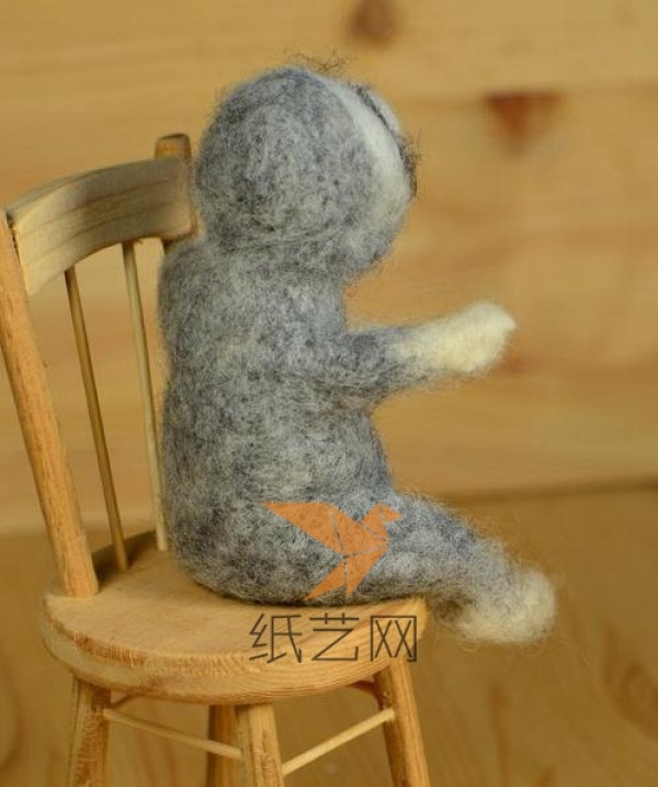 Very charming little raccoon wool felt making tutorial