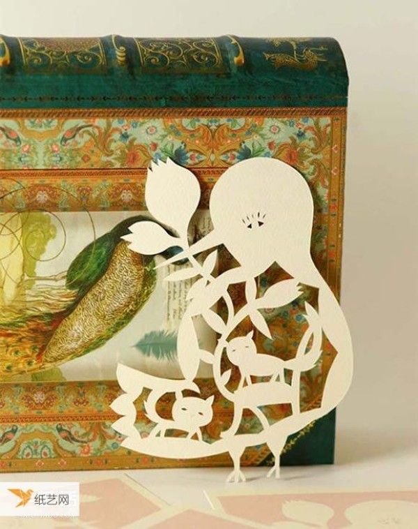 Appreciation of Elsa Moras paper-cut works creates a delicate and quiet fairy tale world