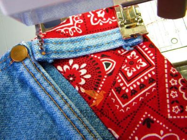 Using jeans waste to make small bags