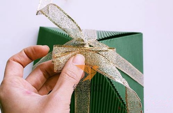 Beautiful handmade origami Christmas gift box DIY tutorial