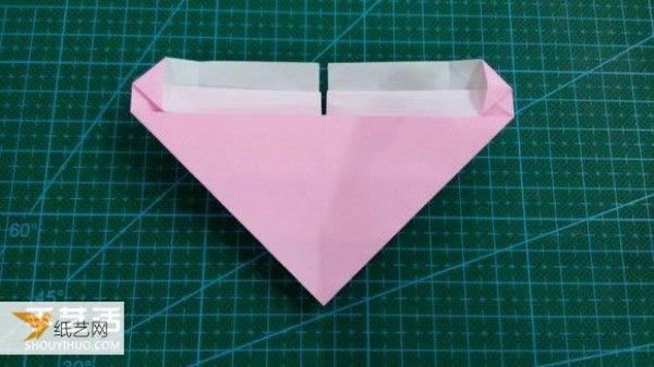 Hand-folded Valentines Day LOVE heart-shaped origami illustration tutorial