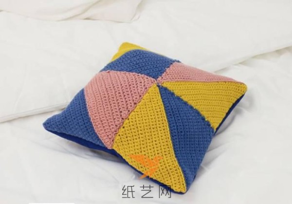 Tutorial on crocheting triangular patchwork pillowcase for New Year’s gift