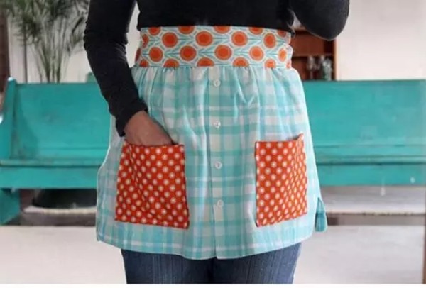 Change the shirts you don’t wear at home into aprons, and you no longer need to buy aprons for cooking! Turning waste into treasure,