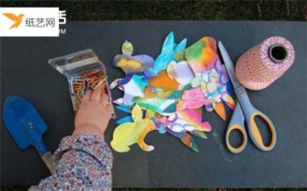 Easter and Mid-Autumn Festival decorations-making rabbit decorations for kindergarten classrooms