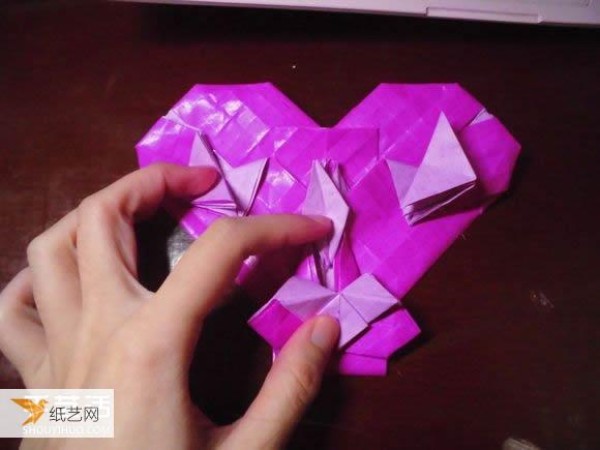 Very creative step-by-step illustration of Dielianhua heart origami