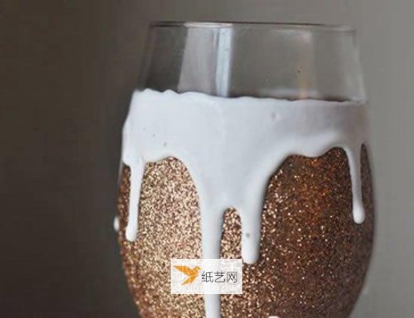 How to Use Glitter to Transform a Gorgeous and Personalized Tumbler