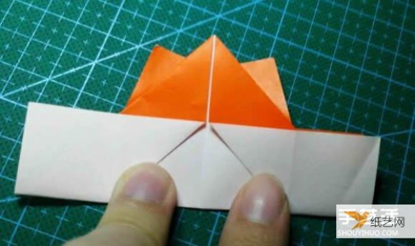 Detailed explanation of the manual method of folding a paper kingfisher tutorial.