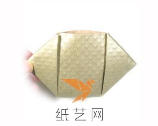 Tutorial on how to make an origami coin purse that saves money and effort