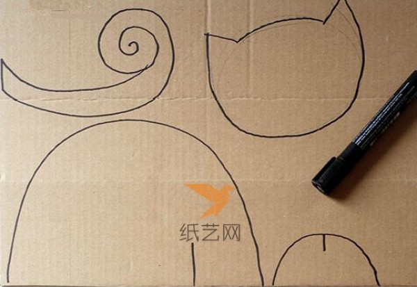 Use cardboard waste to make cute kittens, children’s handicrafts