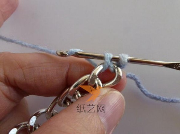 Crochet tutorial for making a feminine metal chain bracelet