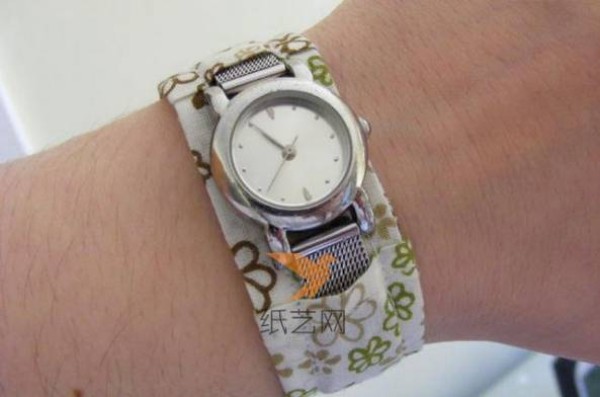 Winter warm watch-turned-bracelet fabric making tutorial