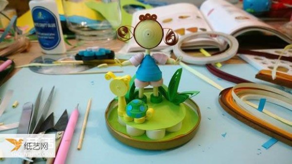 A small paper craft tutorial - making a little girl’s beautiful private garden