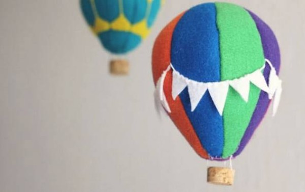 Illustrated tutorial on making cute hot air balloon decorations by hand using non-woven fabrics