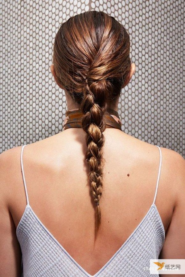 Create 4 simple and stylish wet hair styles using just water and mousse