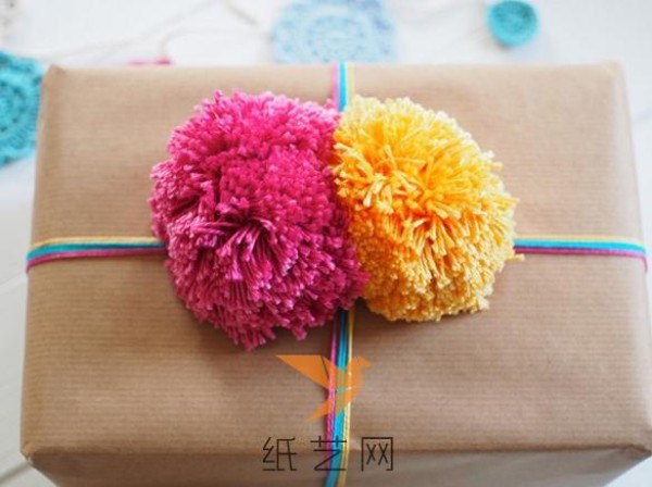 Cute yarn ball gift wrapping and decoration tutorial