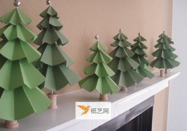 Make 10 Beautiful Handmade Christmas Trees from Paper