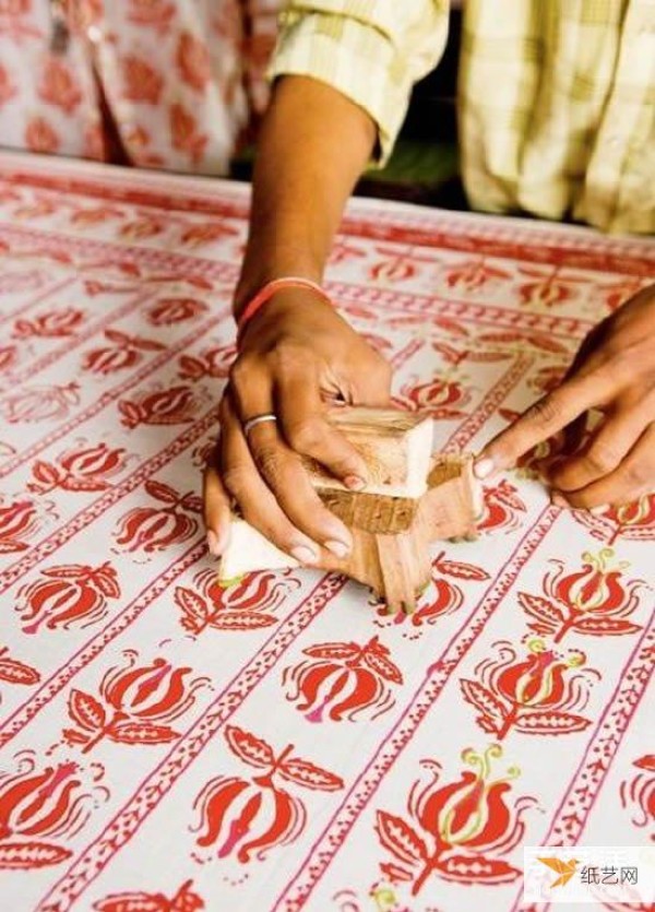 Traditional Indian hand-engraved printing creates exquisite patterns using only the naked eye.