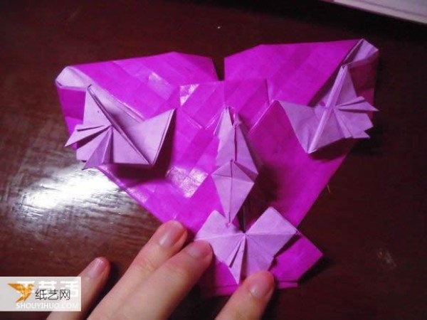 Very creative step-by-step illustration of Dielianhua heart origami