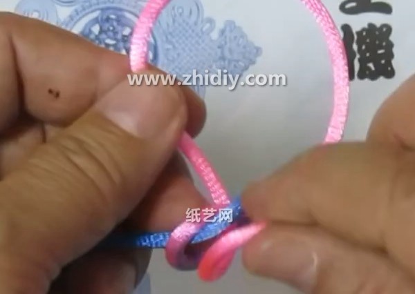 How to weave Chinese knot with horizontal hanging double links