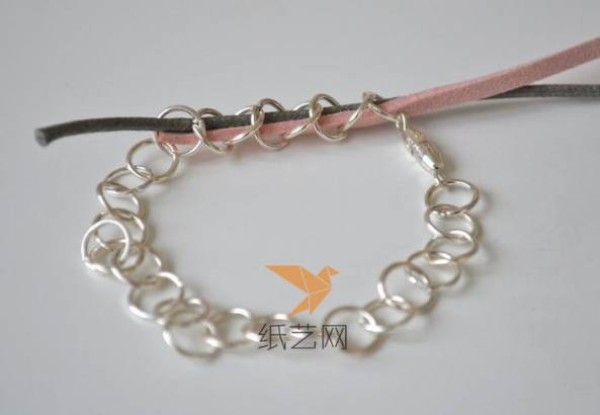 Simple handwoven metal chain bracelet making tutorial