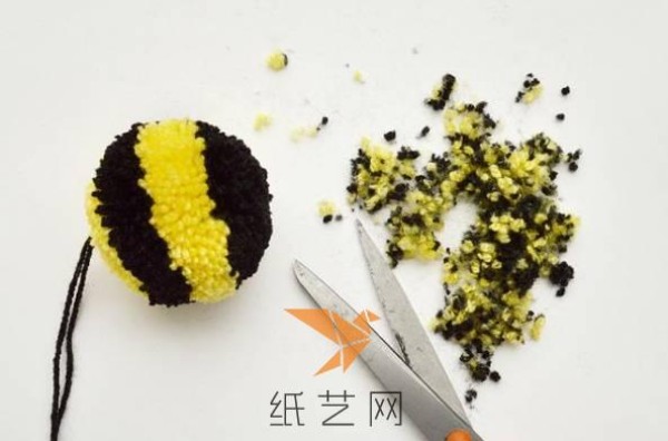 Cute handmade yarn ball bee tutorial