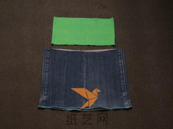 Tutorial on making baby denim skirts by remaking old jeans