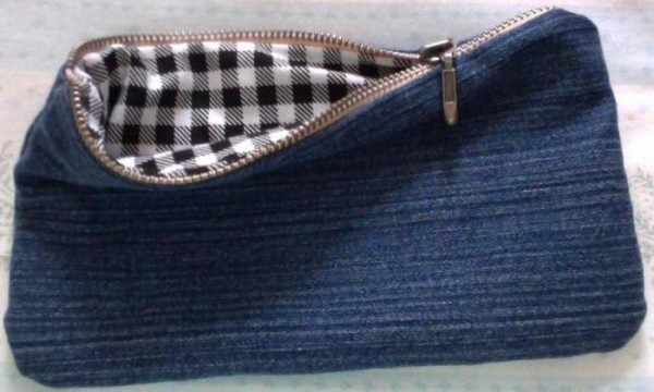 Tutorial on how to make a beautiful pencil case from old jeans