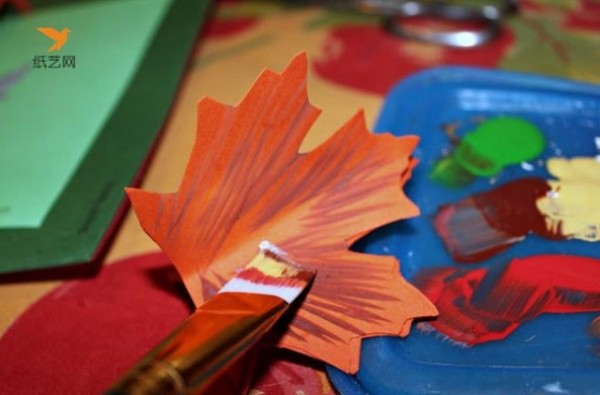 Autumn maple leaf paper-cut decoration making tutorial