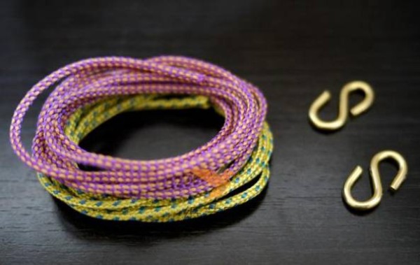 Three-minute tutorial on how to make a beautiful braided bracelet