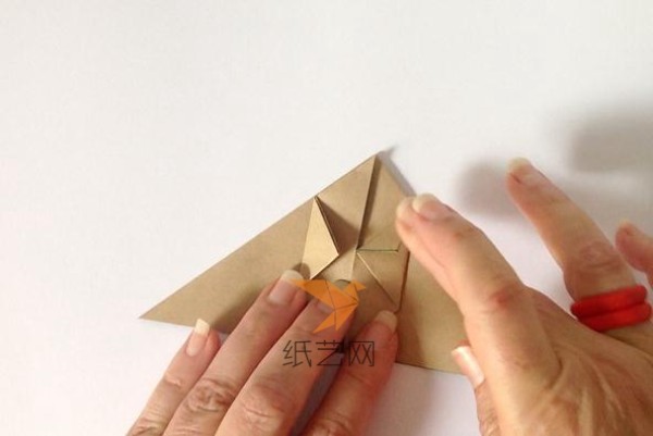 Tutorial on how to make origami rabbit lantern hangings for Lantern Festival