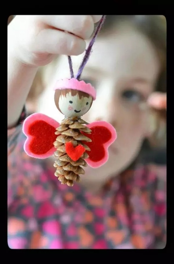 Turn waste into treasure and be loved by everyone! A little doll made of pine cones!