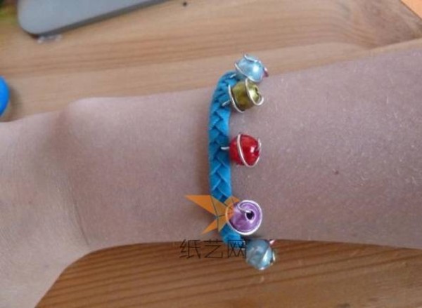 Beautiful hand-woven colorful bead bracelet making tutorial