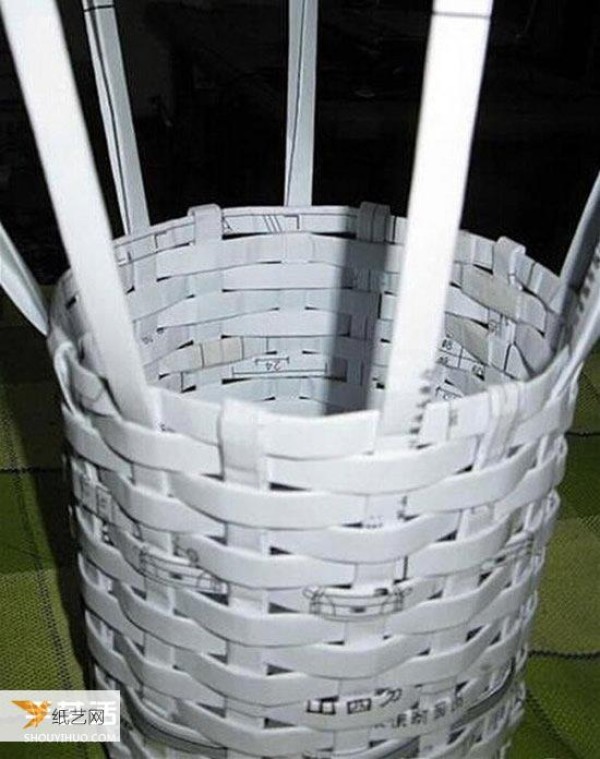 How to weave a simple trash can. Illustration of making a waste paper basket from waste paper.