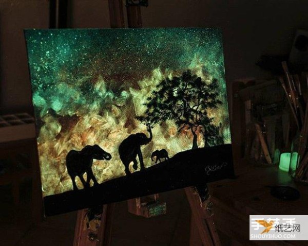 Art that lasts day and night! Creative paintings of luminous dreams painted by Crisco himself