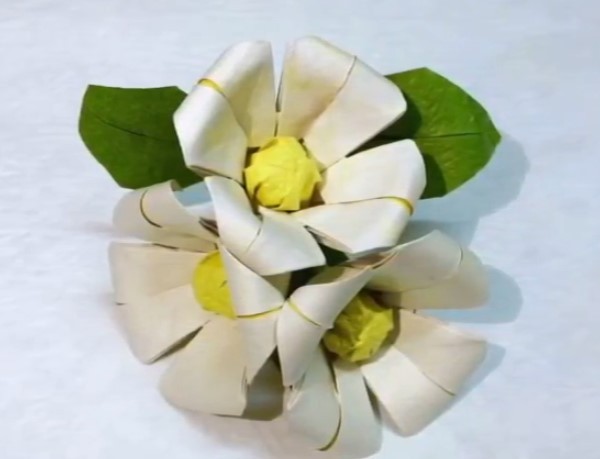 Origami flower creative tutorial teaches you how to make summer flowers by hand