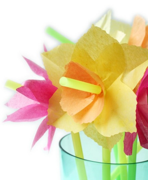 Very simple tutorial for making crepe paper straws and decorative paper flowers