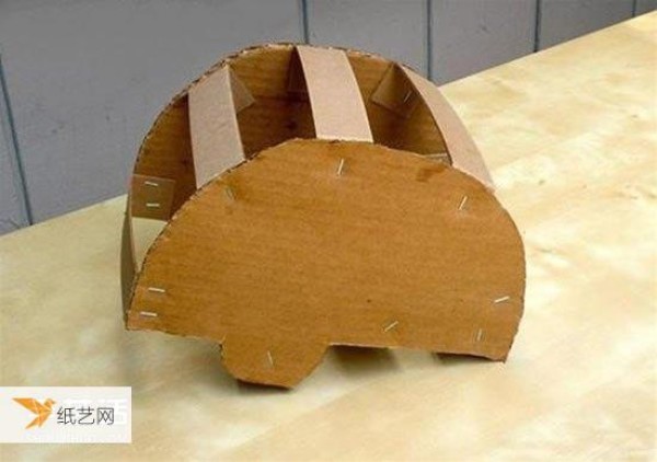 Tutorial on how to make a simple toddler camper using corrugated paper