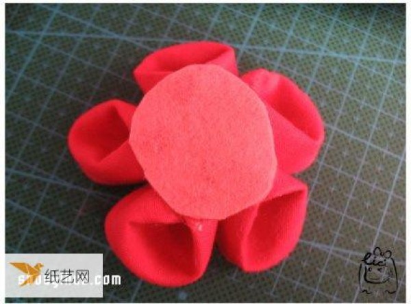 Illustrated tutorial on how to hand-make a personalized fabric cherry blossom brooch