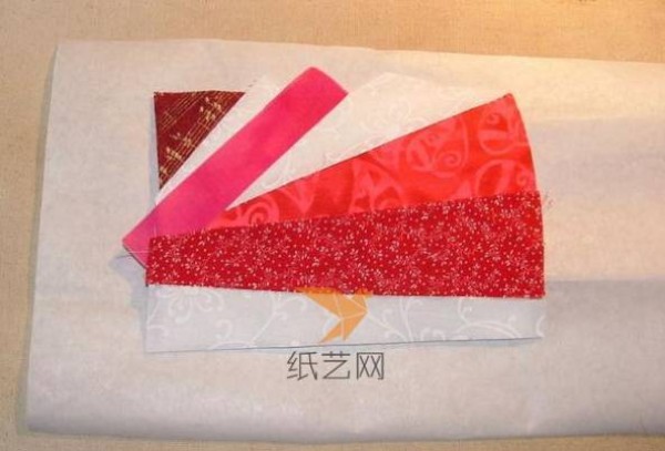 Tutorial on making sweet Valentine’s Day fabric postcards