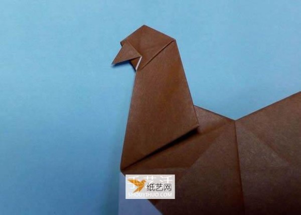 Detailed step-by-step illustration of folding a hen