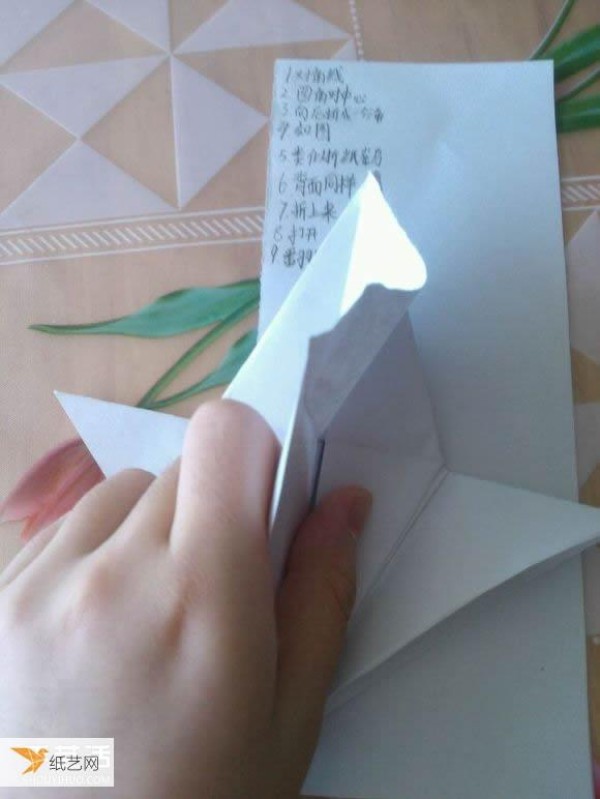 Step-by-step illustration of how to use origami to fold a cute grand piano